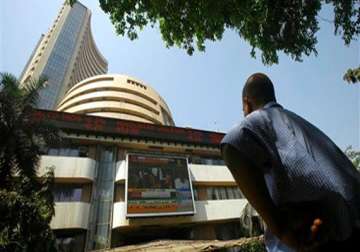 sensex rebounds by 115 points on rate cut hopes lower oil prices