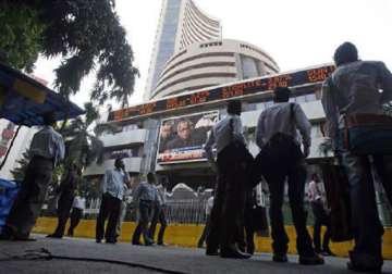 sensex up 95 pts on fii inflows corporate earnings