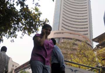 sensex at 2 week high up 226 pts on growth prospects