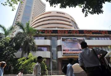 sensex tumbles 238 pts on weak growth outlook by infosys