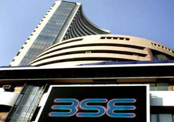 sensex snaps 4 day rally down 31 pts