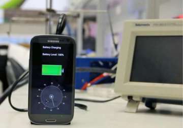 smartphone battery that promises a recharge in just 30 seconds