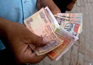 ten reasons why rupee is sinking each passing day