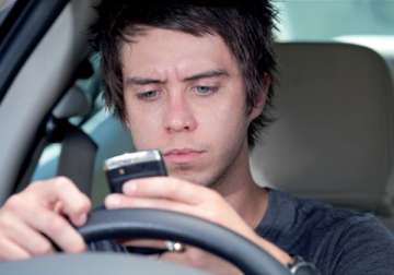 tips for driving responsibly while using your mobile phone
