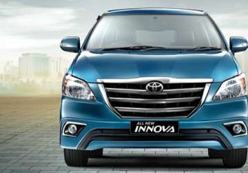 toyota innova facelift launched at rs 12.45 lakh