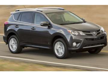 toyota again recalling 880 584 rav4 lexus sedans