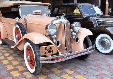 vintage motor beauties take a ride on delhi s streets