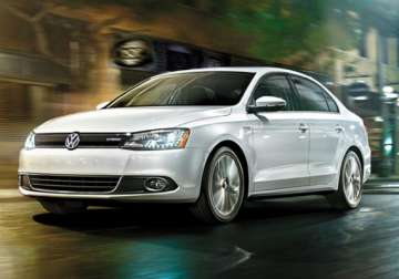 volkswagen launches new version of jetta in indian market at rs 13.70 lakh