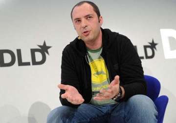 whatsapp ceo reassures users on privacy