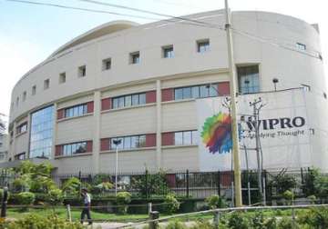 wipro gets 10 yr outsourcing contract from mumbai airport