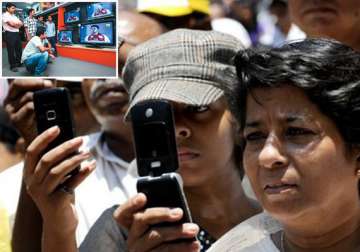 91 pc of delhiites own cellphone 88 pc have tv census reveals