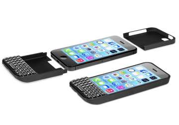 iphone gets blackberry makeover with a detachable keyboard