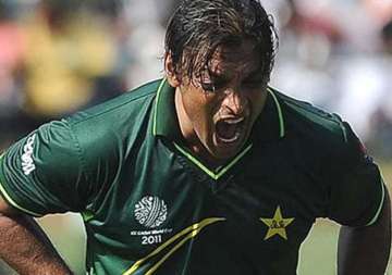 angry shoaib akhtar vents out on pakistan team including misbah younis