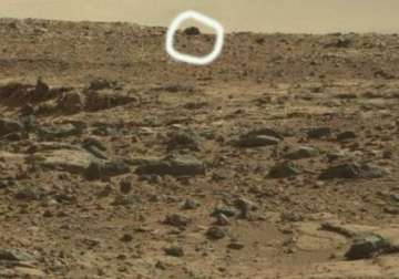 giant mouse on mars spotted by nasa s curiosity rover watch video