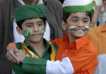mere samne wali sarhad pe this video on india pakistan bond will melt your heart