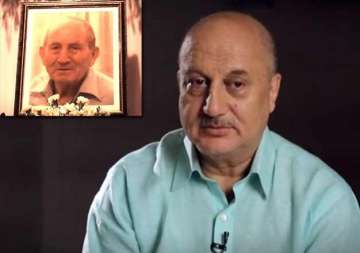 anupam kher s touching tribute to his father watch video