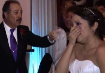 must watch father shocks daughter son in law with an extraordinary gesture at their wedding