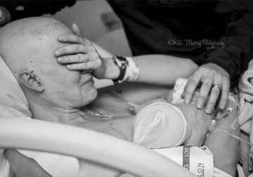 viral photo newborn baby latching on his cancer ridden single breasted mother will melt your heart