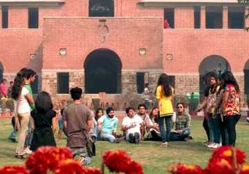 7 bollywood movies shot in delhi university