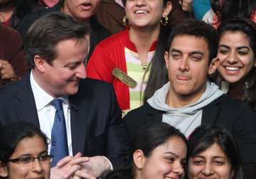 aamir khan meets david cameron talks about gender equality watch pix