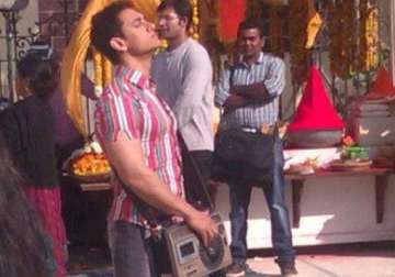 aamir khan s new look from pk revealed watch pics