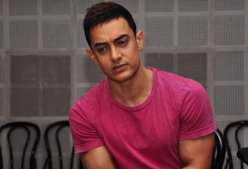 aamir meets pm welfare minister on manual scavenging issue