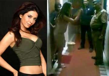 actress anjum nayar arrested for abusing mumbai cops view pics