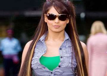 after minissha bipasha faces mumbai customs pays duty