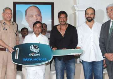 ajay devgn and rohit shetty gifted two cars to mumbai police for patrolling view pics