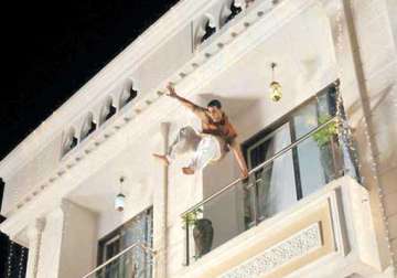 akshay jumps from 45 feet height in khiladi 786