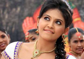 south actress anjali denies marriage rumour