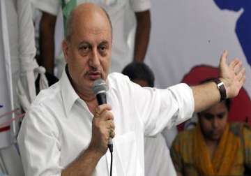 anupam kher appeals to team anna to call off fast says centre is arrogant