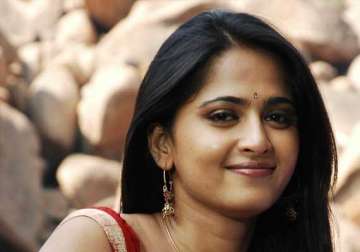 anushka calls filmmaker rajamouli as taskmaster