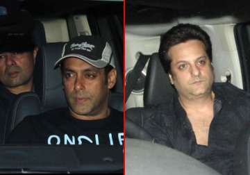 bollywood celebs meet sanjay dutt a day before his surrender view pics