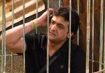 bigg boss 7 armaan kohli arrested for assaulting sofia hayat