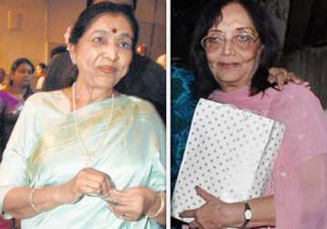 asha bhosle seeks registration of fir against actress sadhna