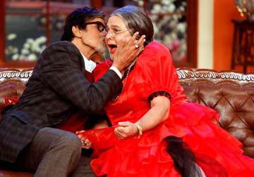 when amitabh bachchan kissed dadi on sets of comedy nights with kapil see pics