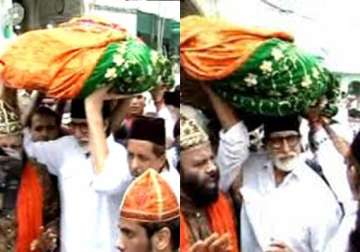 big b offers prayers at ajmer sharif after 40 years