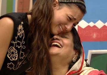 bigg boss 7 gauhar s mother persuades her to go back in the house view pics