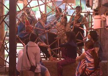 bigg boss saath 7 wall dividing hell and heaven to come down tonight
