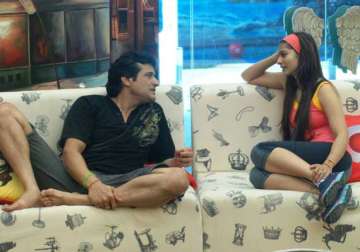 bigg boss 7 tanisha mukherjee finally proposes armaan kohli on the show view pics