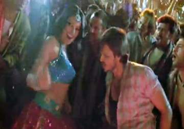 bipasha refuses to do item song with vivek oberoi