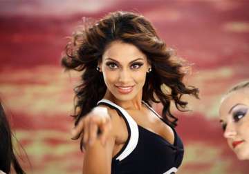 bipasha to do a hot item number in murder sequel