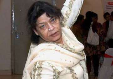 choreographer saroj khan admitted in icu