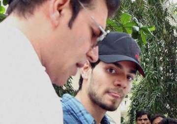 jiah suicide dad aditya pancholi wants son suraj be jailed