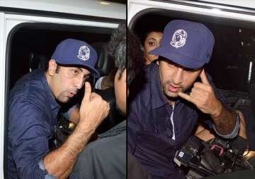 drunk ranbir kapoor loses temper snatches camera from journalist view pics