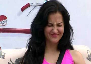 bigg boss 7 salman khan s favourite elli avram s journey ends