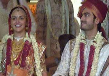 esha gets married to beau bharat in hindu ceremony