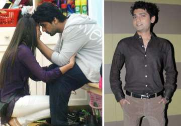 gauhar s lips looked rubbed when came out of loo with kushal bb 7 contestant vivek mishra view pics