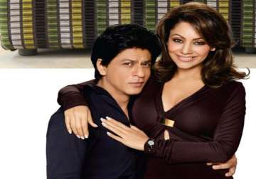 gauri s the boss at home says shah rukh khan